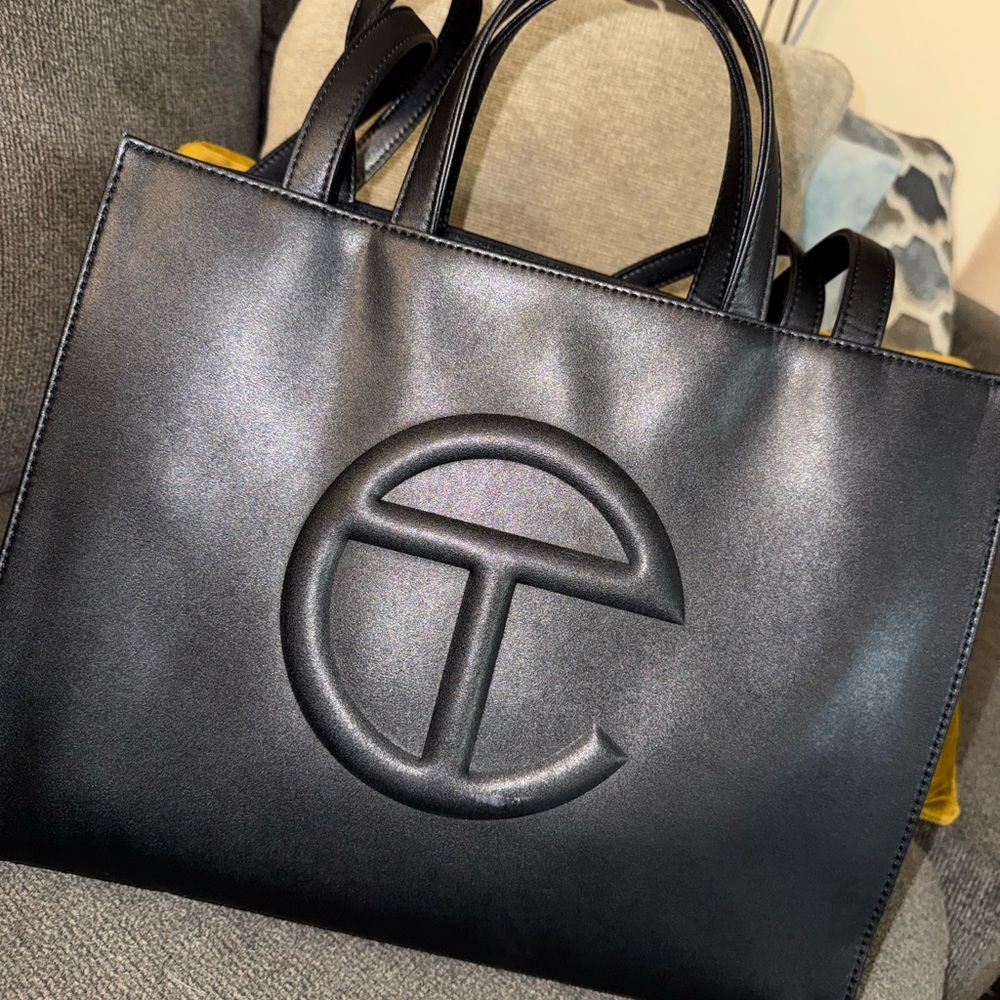 Medium Telfar bag in black